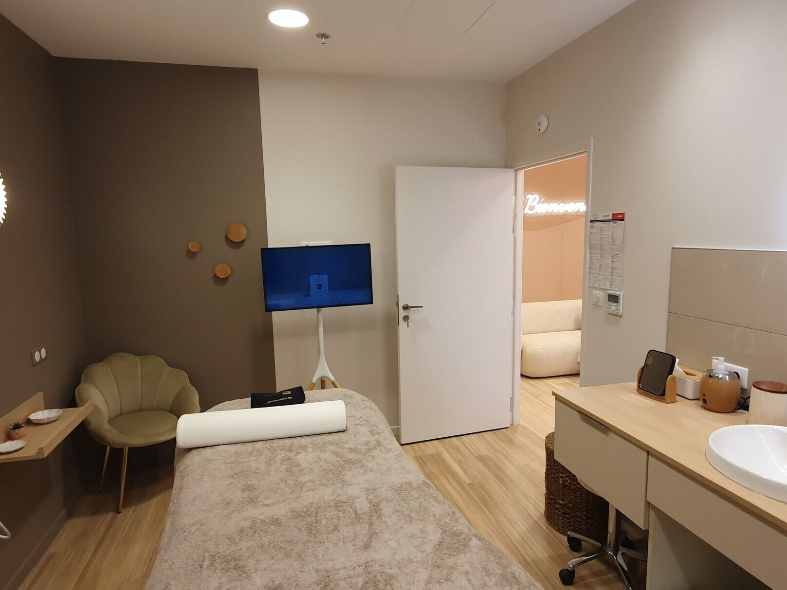 20241105_190802-scaled